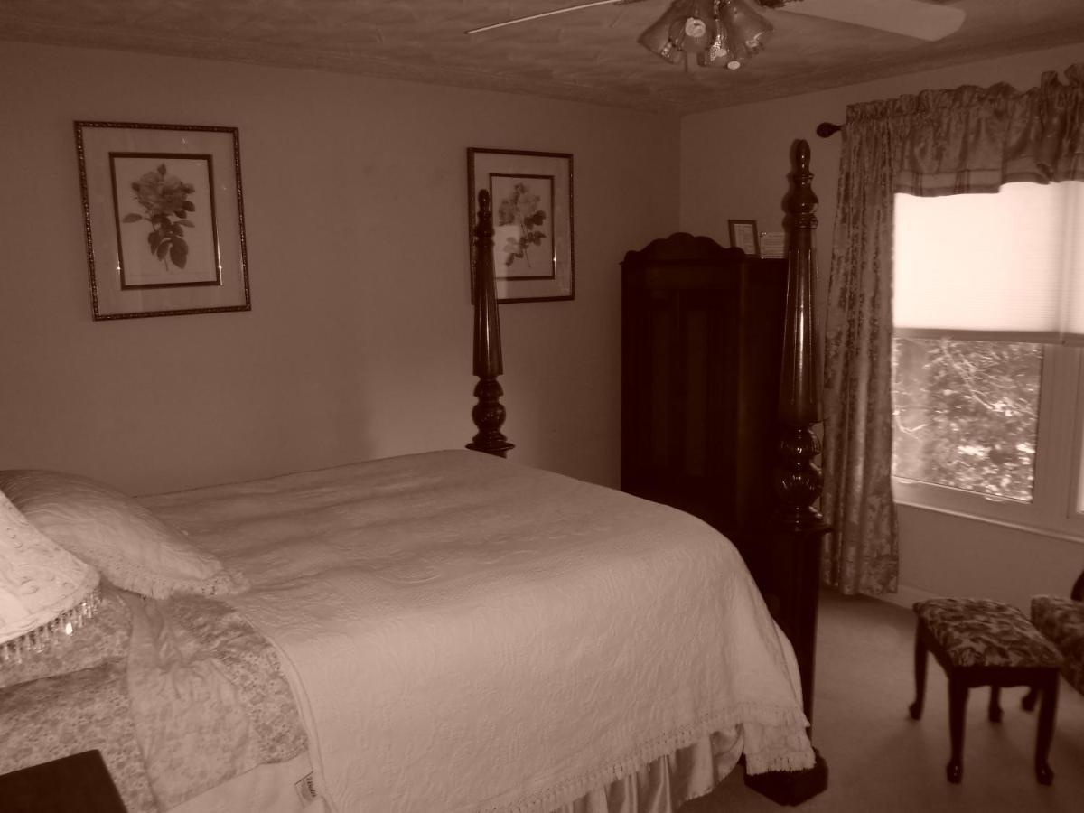 Serenityhill Bed And Breakfast Brownsville Экстерьер фото